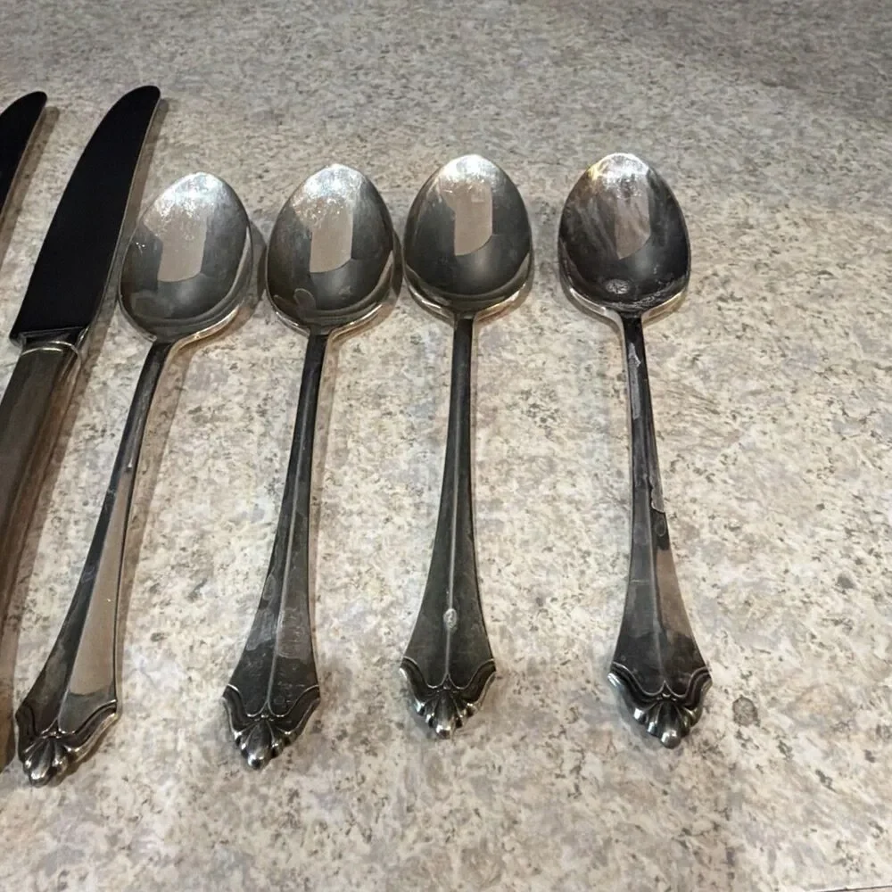 Set of 4 Oneida Cube Community Belcourt Silver Plate Dinner Knives and 4 spoons - Picture 3 of 5
